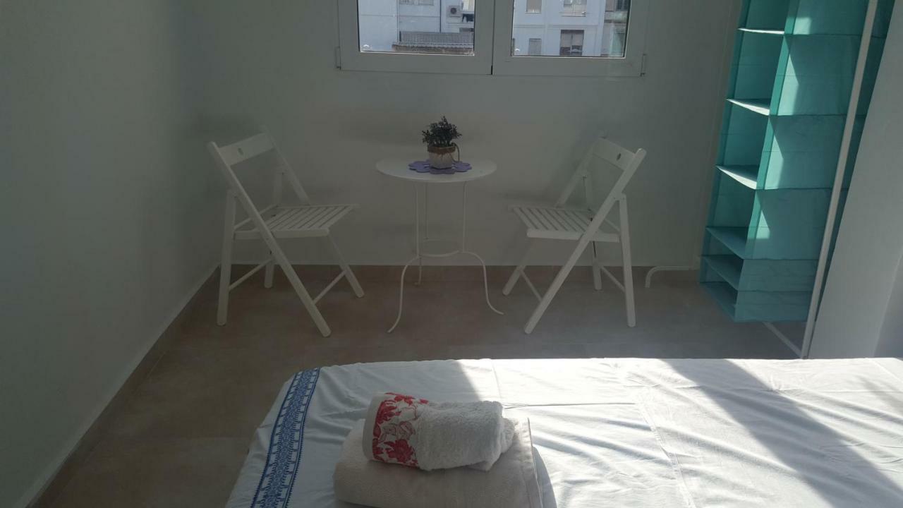 Oyo Guest House Ruzafa บาเลนเซีย ภายนอก รูปภาพ